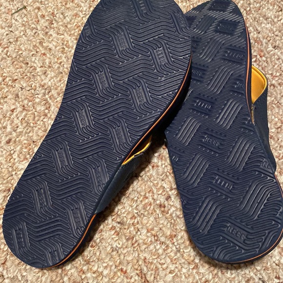 NWOT life is good flip flops - Picture 3 of 5